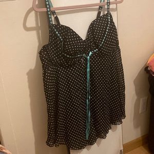 22/24 Lane Bryant Lingerie with built in bra hook in back,split opening in front